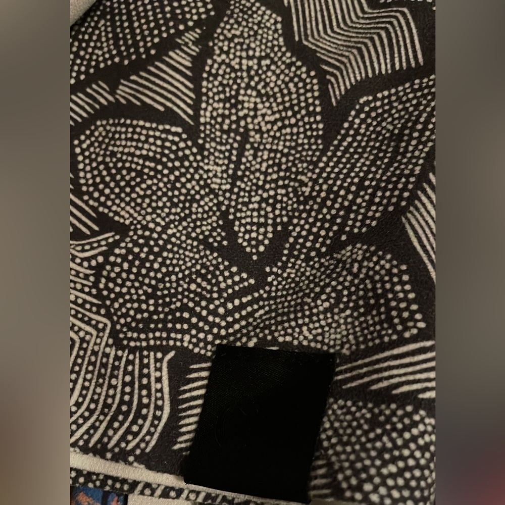 Lululemon the small towel - black and white pattern